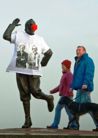 eric-morecambe-statue-comic-relief-and-tk-maxx1